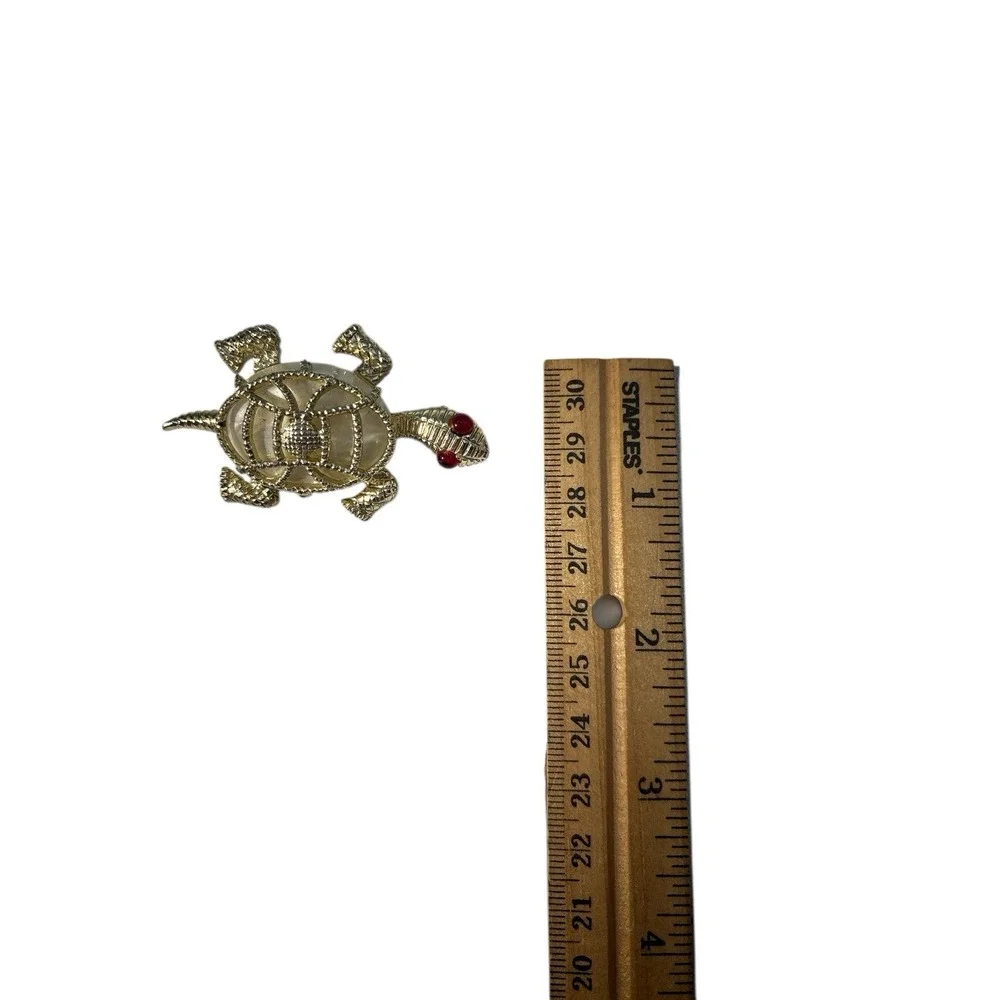Vintage Gold Tone Red Eye‎ White Shell Turtle Tortoise Cute Brooch Pin